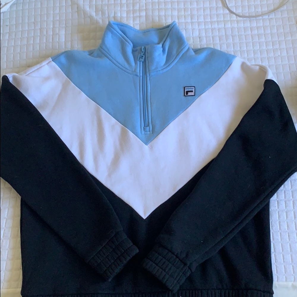 FILA sweatshirt 💙🤍🖤